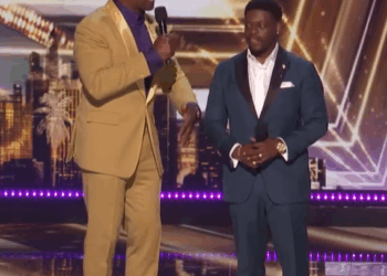 C1609008 Funeral Director Shuler King Has The Audience In Stitches AGT_part2