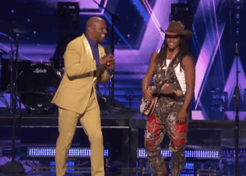 C1609017 Steve Ray Ladson Receives The GOLDEN BUZZER From Sofia Vergara For Boots Like Mine_part2