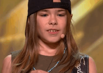 C2409010 Mini rockstar Olly Pearson channels his inner Brian May in Golden Buzzer audition_part2