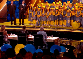 C2409011 Naughty Lil are back means big surprise Simon Cowell_part2