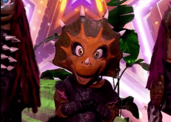 C3009008 Heavysaurus prove you re never too old to rock out_part2