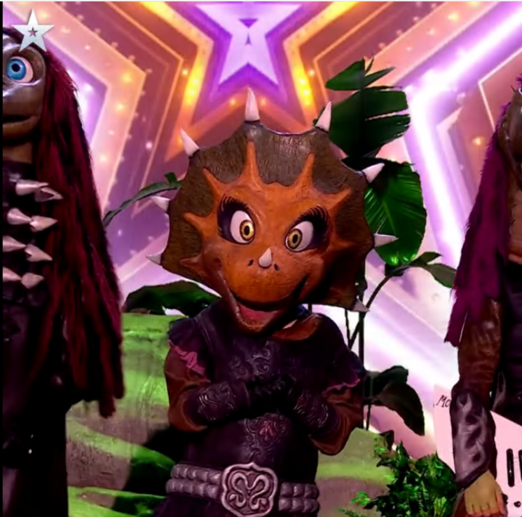 C3009008 Heavysaurus prove you re never too old to rock out_part2