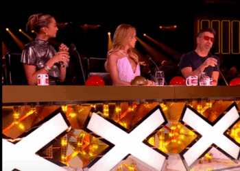 C3009010 John Pierce takes on Susan Boyle in triumphant Semi Final performance_part2