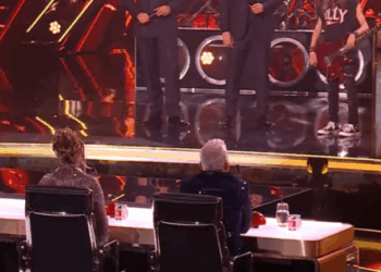 C3009020 year old rockstar Olly Pearson sets stage on fire guitar medley_part2