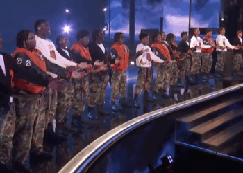 C0609008_Leo High School Choir Makes Chicago Proud With Believer By Imagine Dragons_part2