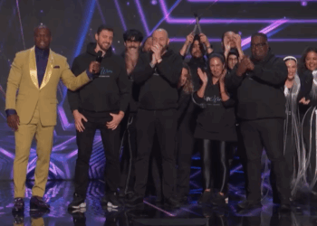 C0609010_LightWire Bring Their Unique Light Dance to The America Got Talent Live Shows_part2