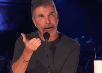 C0609013_Singer Charity Lockhart Performs Can Help Falling In Love on The America Got Talent_part2