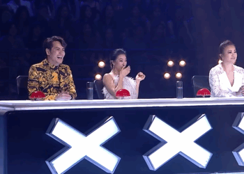 C1009015 The Spotlight On Watch Him Pull Judge Into The Act_part2