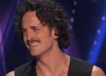 C1609003 Benjamin Hightower Shocks The Audience With An Epic Cover Of Never Gonna Give You Up_part2