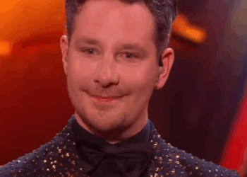 C3010017 Viral sensation Max Fox delivers another pitch perfect Frank Sinatra performance part2