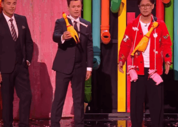 C3010018 Papi performs Robbie Williams banger on rubber chickens part2