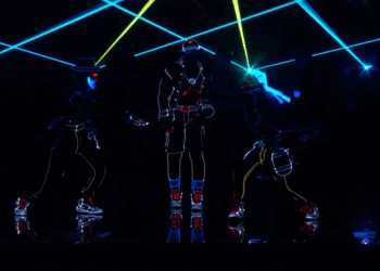 C0110018_Terry Crews Dances Light Balance AGT Finale_part2