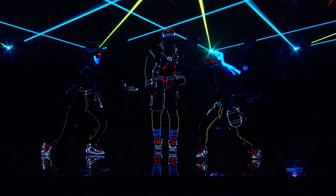 C0110018_Terry Crews Dances Light Balance AGT Finale_part2