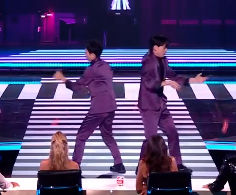 C0610012_MIND BOGGLING Yo Yo tricks duo Toy, Toy, Toy Semi Finals Britain Got Talent_part2