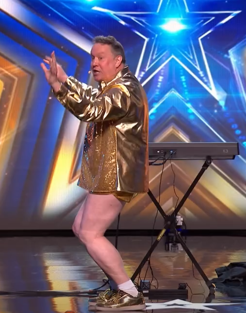 C0710009_Jonathan Rippon is Blackpool number one fan_part2