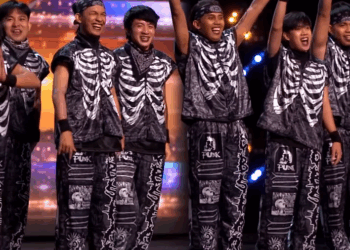 C1010003_Obsequious have Judges rocking out energetic audition_part2