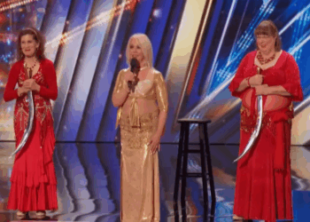 C2910012 Year Old Sandy Larson Gets Simon Cowell Stamp Of Approval! Auditions AGT part2