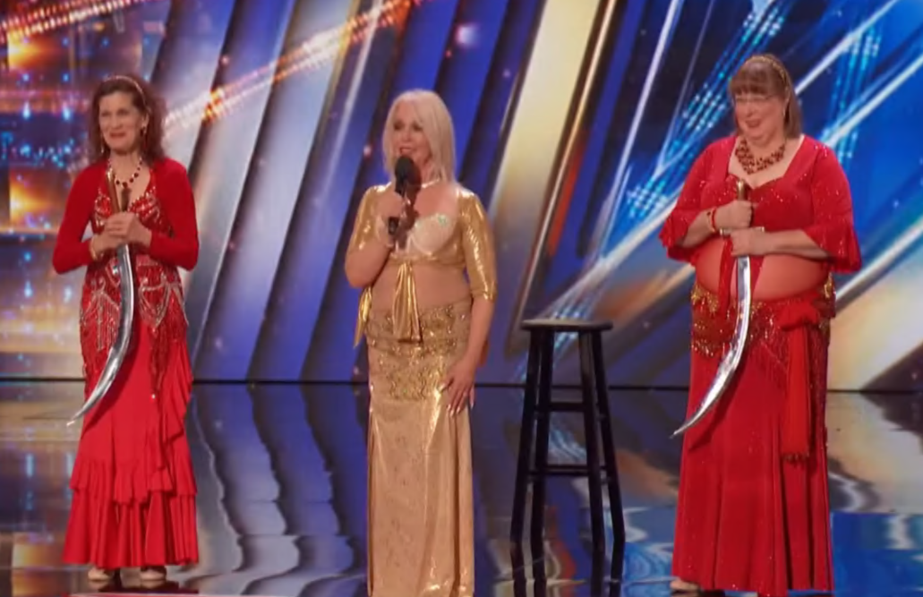 C2910012 Year Old Sandy Larson Gets Simon Cowell Stamp Of Approval! Auditions AGT part2