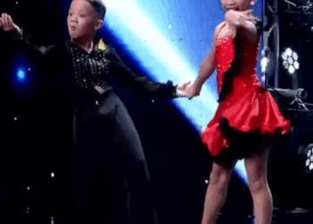 C2910013 ADORABLE Duo DAZZLE Judges Their Sensational Dance! part2