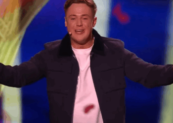 C2910020 Magician creates most romantic wedding proposal ever part2