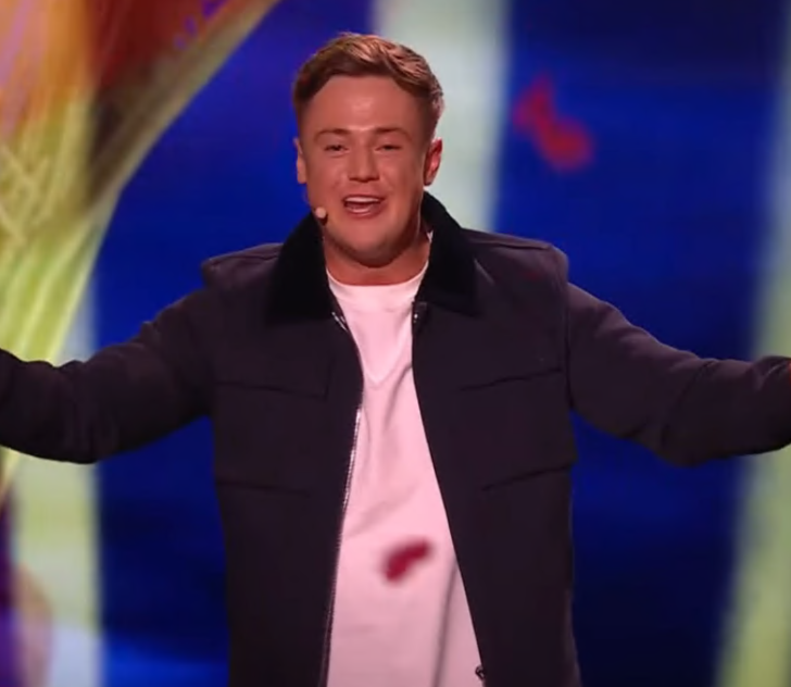 C2910020 Magician creates most romantic wedding proposal ever part2