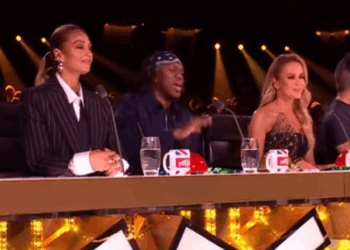 C3010003 kid knows how to bust move get audience going part2