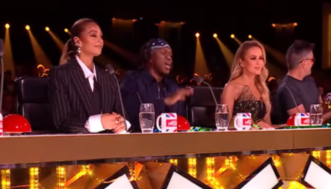 C3010003 kid knows how to bust move get audience going part2