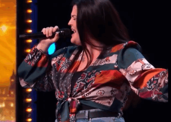 C1211006_Teacher Louise Hall unleashes her inner diva Dreamgirls_part2