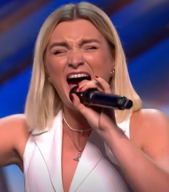 C1211007_Mother daughter duo Hollie Emma audition STUNNING Frank Sinatra classic_part2