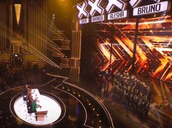 C0111012_Ping Pong Pang fire hundreds of ping pong balls at Judges_part2