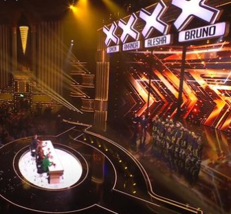 C0111012_Ping Pong Pang fire hundreds of ping pong balls at Judges_part2