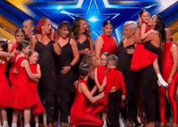 C1211012_Bust Move surprise Judges by inviting their family on stage_part2