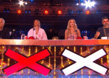 C1311020_must hurt! Soto aims to impress by cracking nuts his bum_part2