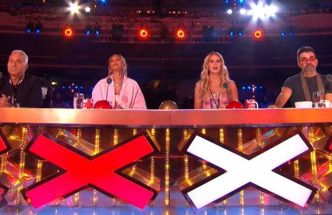 C1311020_must hurt! Soto aims to impress by cracking nuts his bum_part2