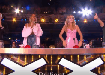 C1711004_Electric Umbrella get Simon second Golden Buzzer after heartfelt performance_part2