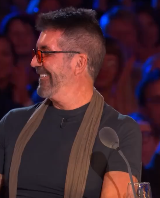 C1711008_Dinosaurs Perform Rock on BGT_part2