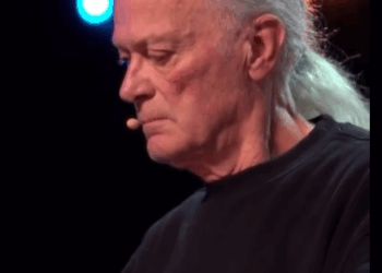 C1711010_Musician Fred Little Displays His UNIQUE Talent on BGT!_part2