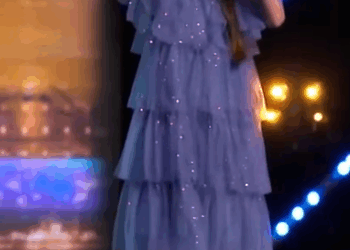 C1711015_Year Old Elizabeth Lyons receives Standing Ovation _part2