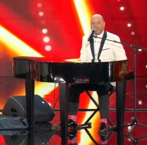 C1811001_Hilarious Duo Improvise On Stage!_part2