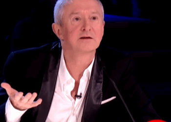 C1811006_Irish Singer Has All Judges On Their Feet!_part2