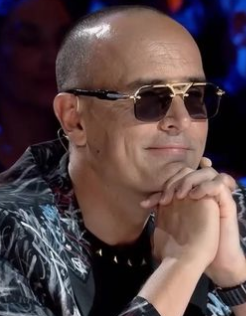 C1911008_Sweet Young Girl Performs Traditional Dance!_part2