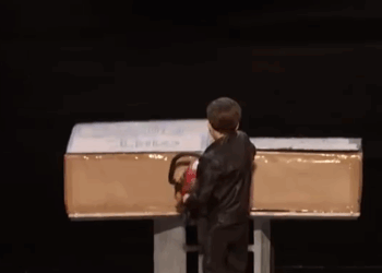 C1911011_Brother Saws His Sister in Half on America Got Talent!_part2