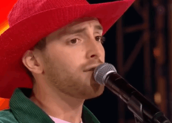 C1911017_Singer Gets Red Buzzers_part2