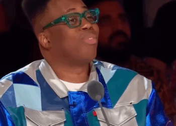 C2411017_Sensational Singer Doesn Let His Disability Hold Him Back_part2