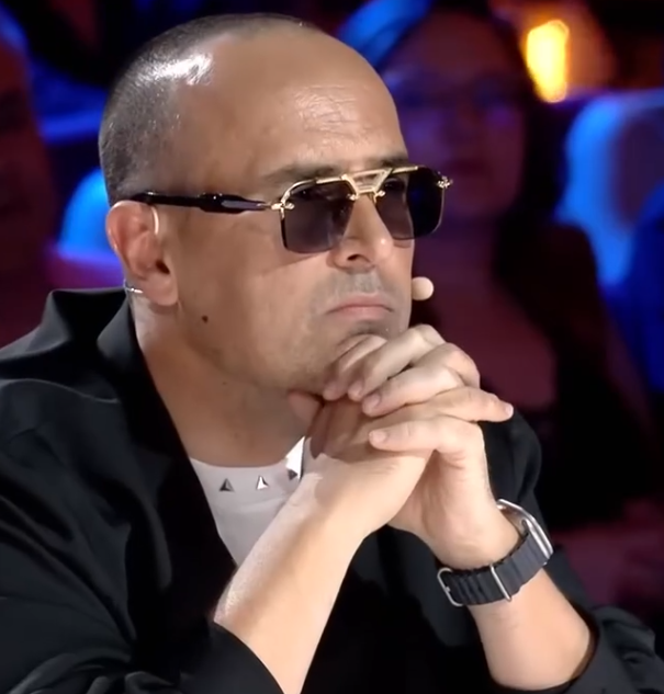 C2511016_He Shows His Unique Special Skills on Piano!_part2