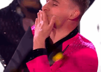 C0311010_Jannick Holste brings some glitz magic to Semi Final_part2