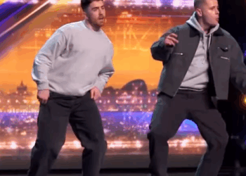 C0511017_Slick dancing duo Harry Lewis are friend goals_part2