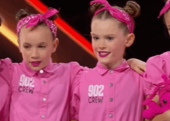 C0611009_Crew Bring Energy Attitude to Canada Got Talent!_part2