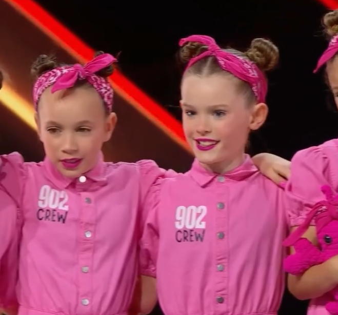 C0611009_Crew Bring Energy Attitude to Canada Got Talent!_part2