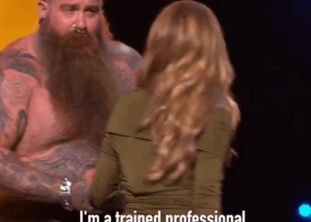 C0611019_Strongman Matthew Riddall lifts KSI, Amanda Holden Ant Dec!_part2